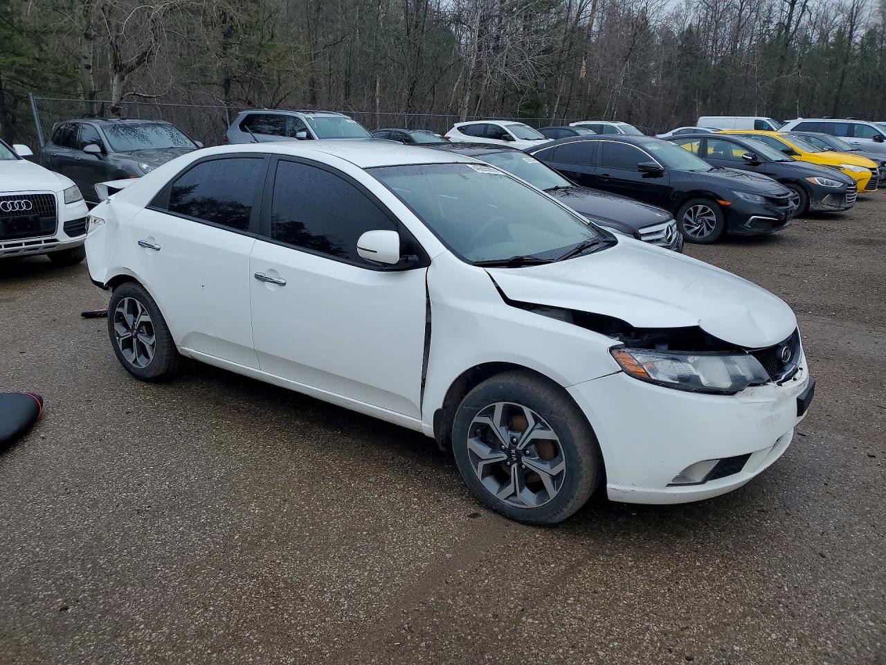 2012 Kia Forte White vin: KNAFU4A24C5628041