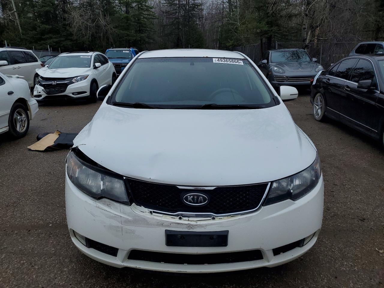 2012 Kia Forte White vin: KNAFU4A24C5628041
