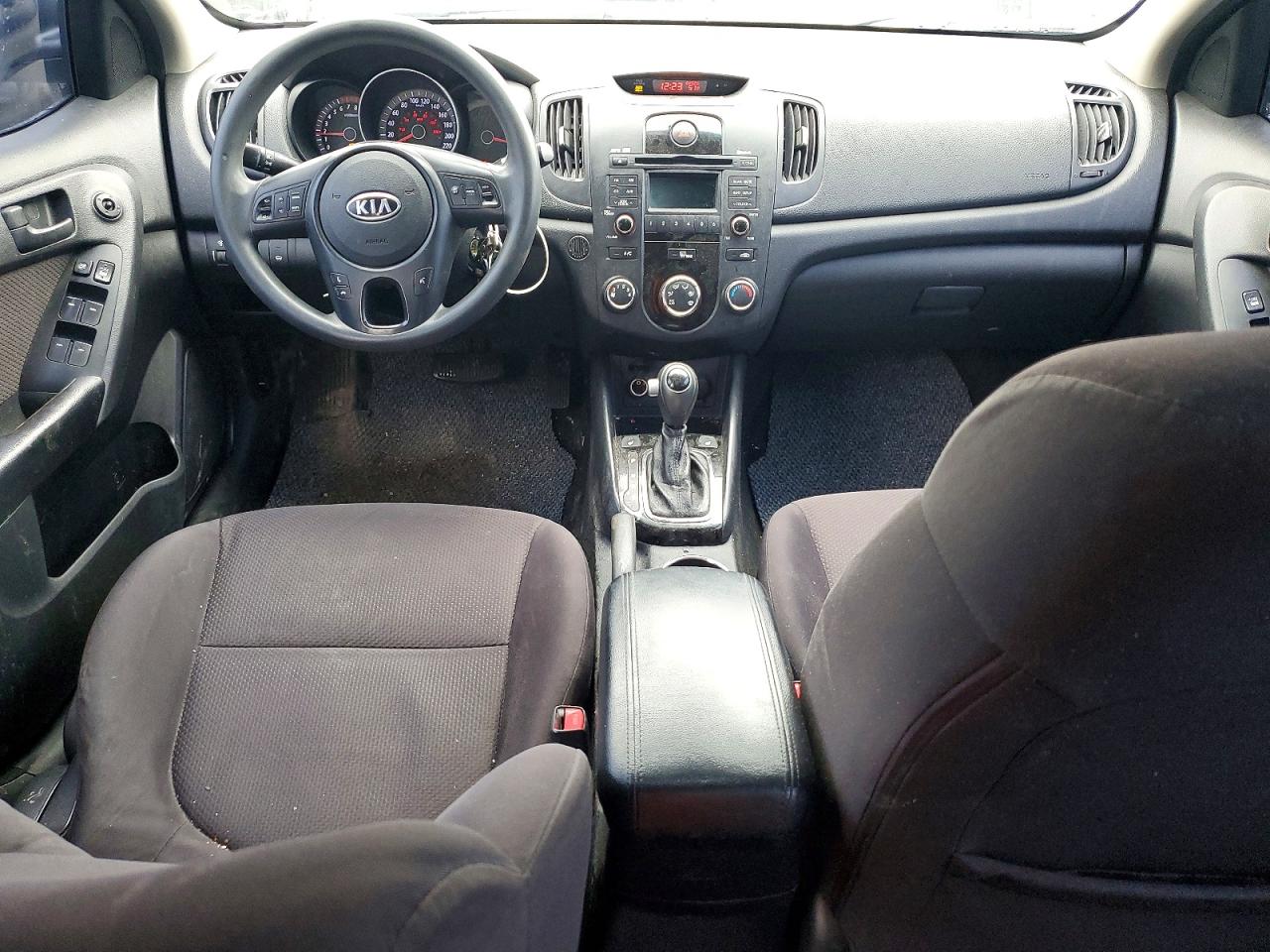 2012 Kia Forte White vin: KNAFU4A24C5628041