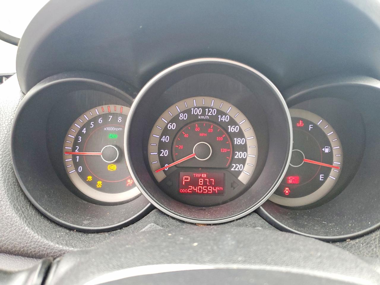 2012 Kia Forte White vin: KNAFU4A24C5628041