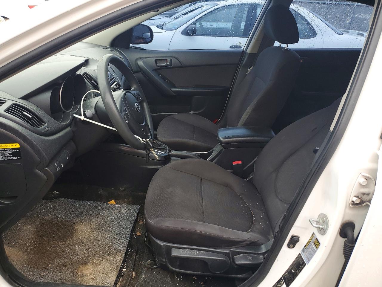 2012 Kia Forte White vin: KNAFU4A24C5628041