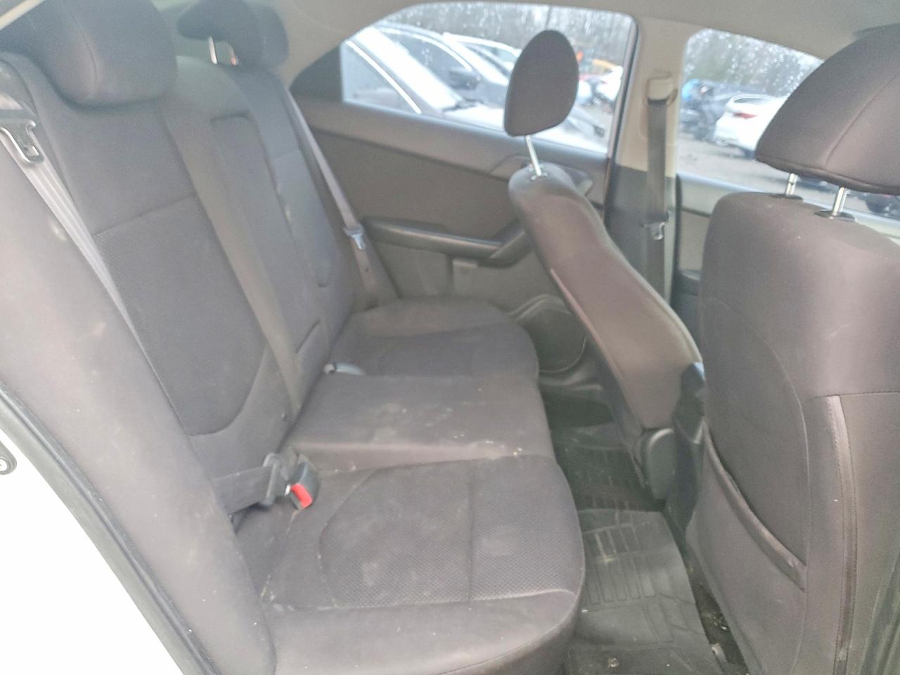 2012 Kia Forte White vin: KNAFU4A24C5628041
