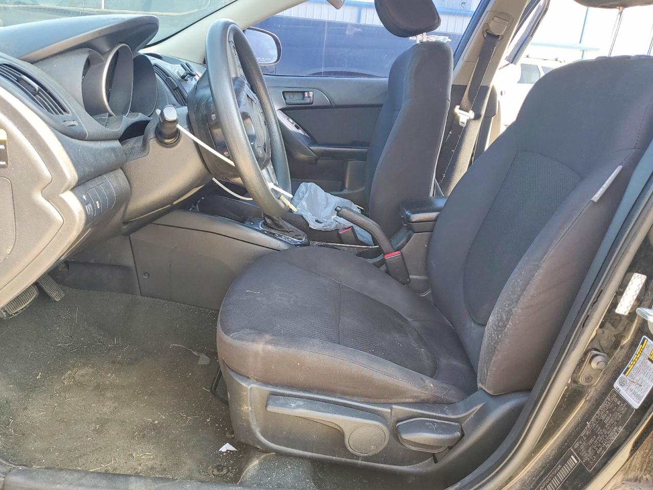 2012 Kia Forte Black vin: KNAFU4A27C5561936