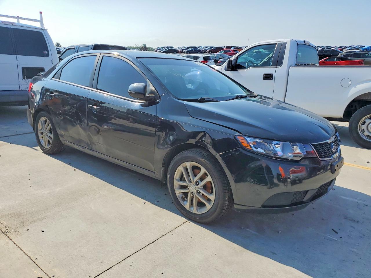 2012 Kia Forte Black vin: KNAFU4A27C5561936