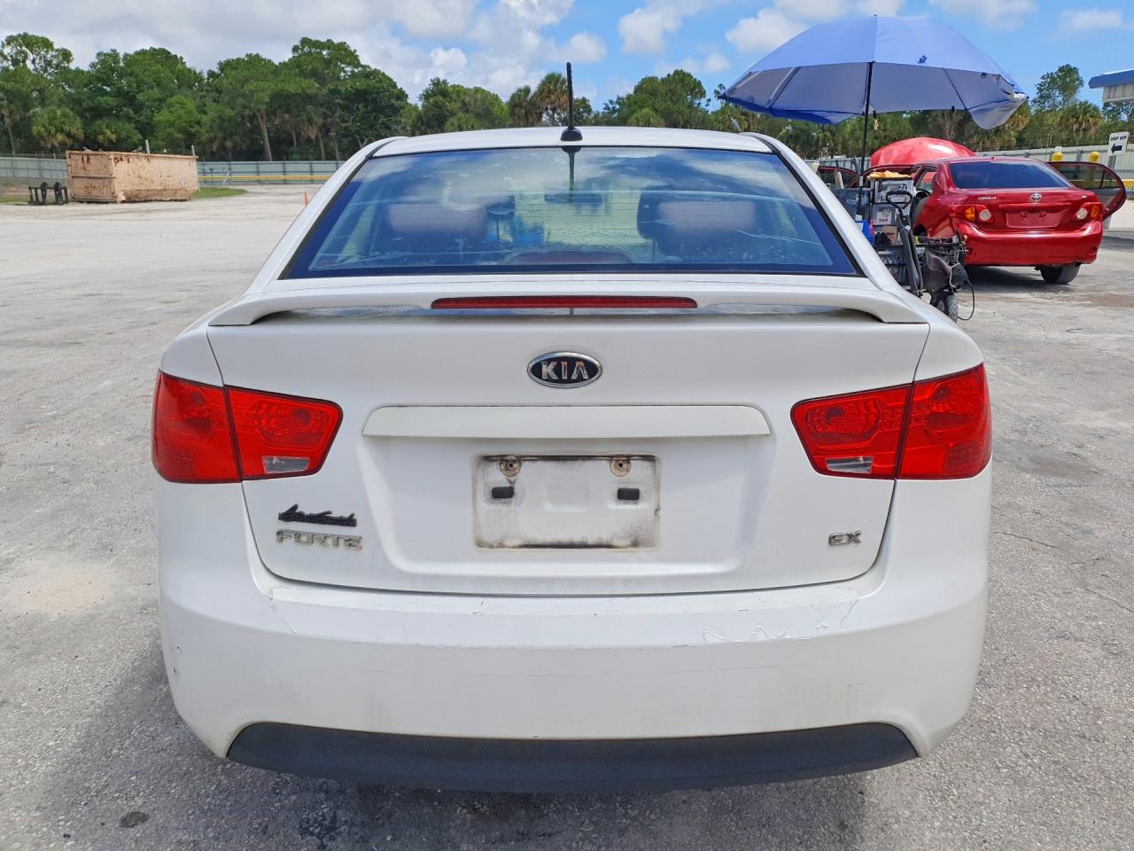 2011 Kia Forte Ex White vin: KNAFU4A28B5339209