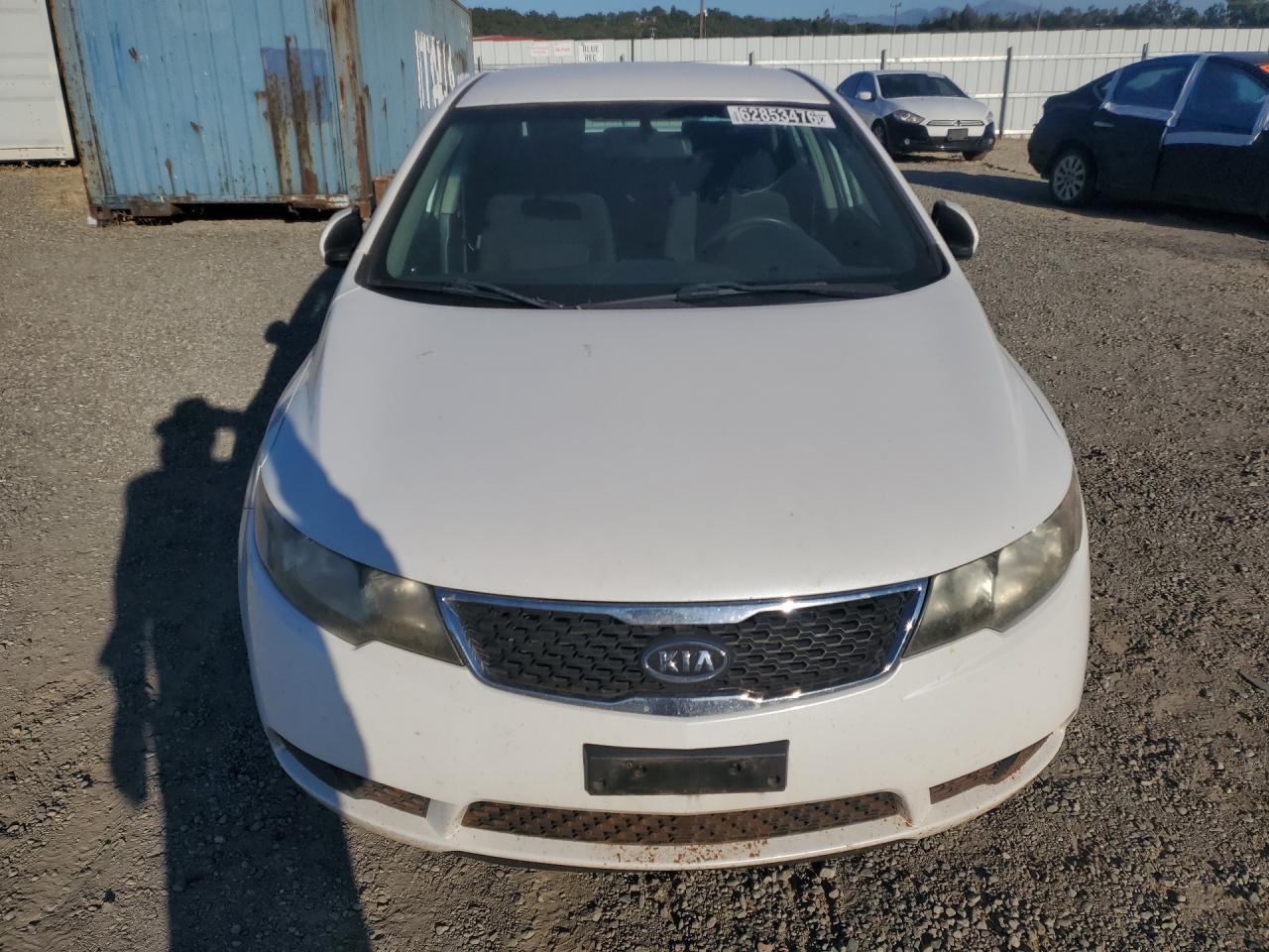 2013 Kia Forte Ex White vin: KNAFU4A28D5723316 Damage: Left Head Lamp, Faded, Acceptable