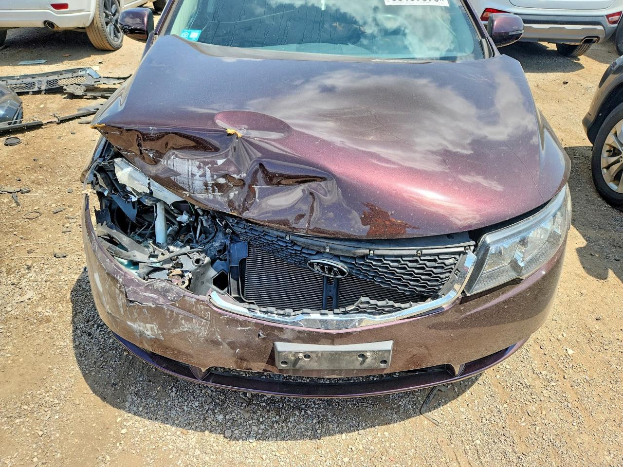 2011 Kia Forte Ex Maroon vin: KNAFU4A29B5328025