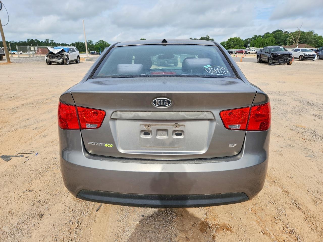 2012 Kia Forte Gray vin: KNAFU4A29C5558178