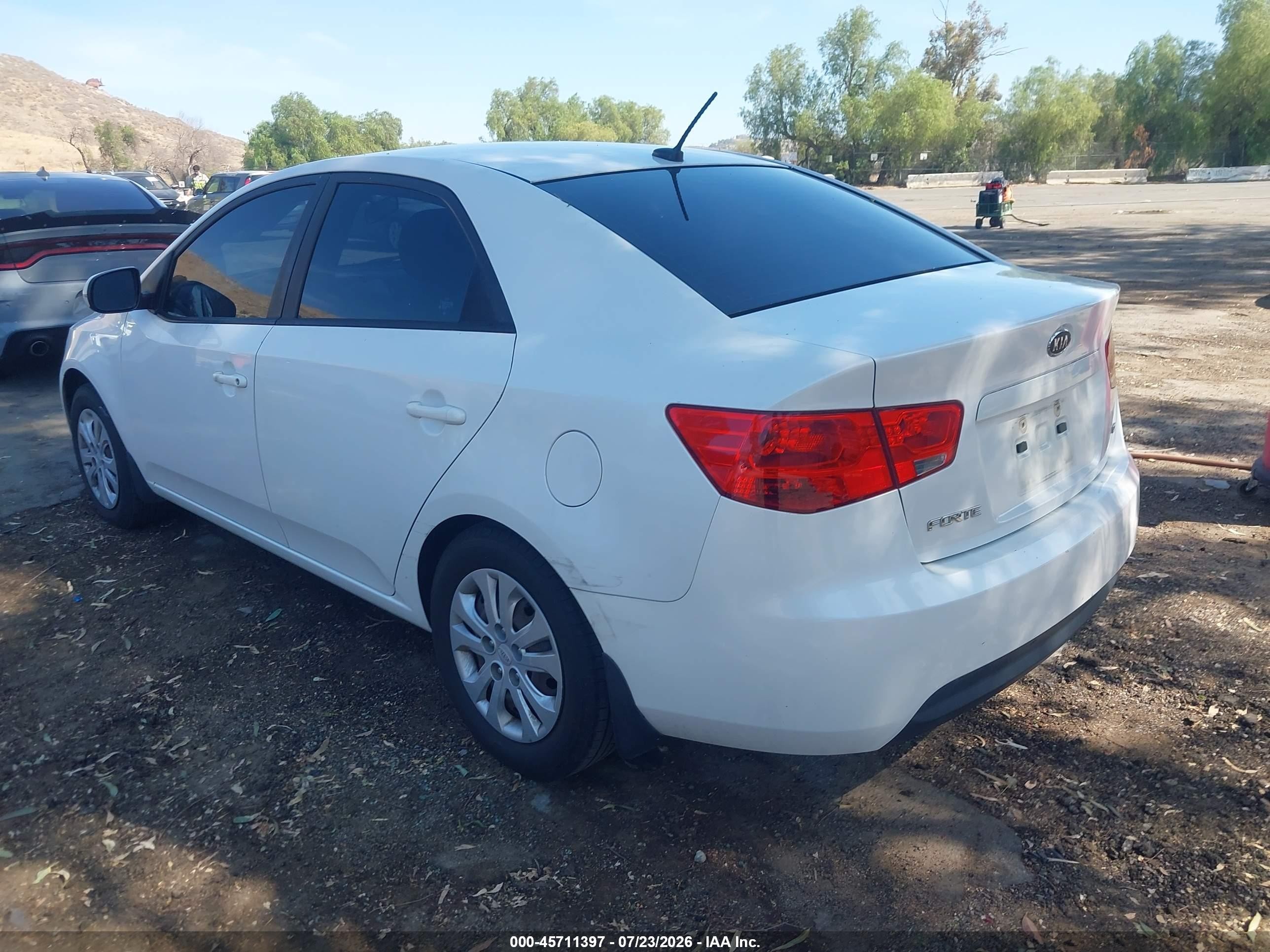 2013 Kia Forte Ex Белый vin: KNAFU4A2XD5688178