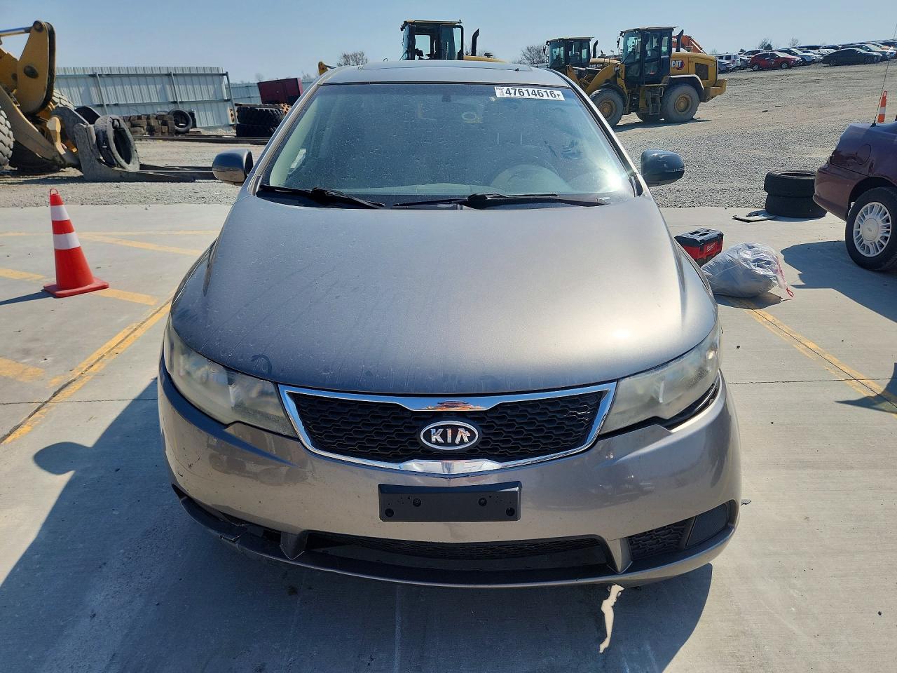 2013 Kia Forte Silver vin: KNAFU5A23D5656016