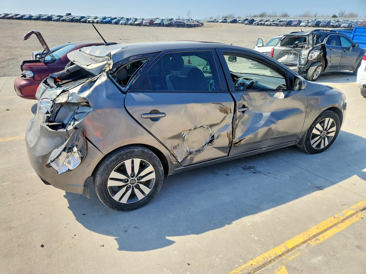 2013 Kia Forte Silver vin: KNAFU5A23D5656016