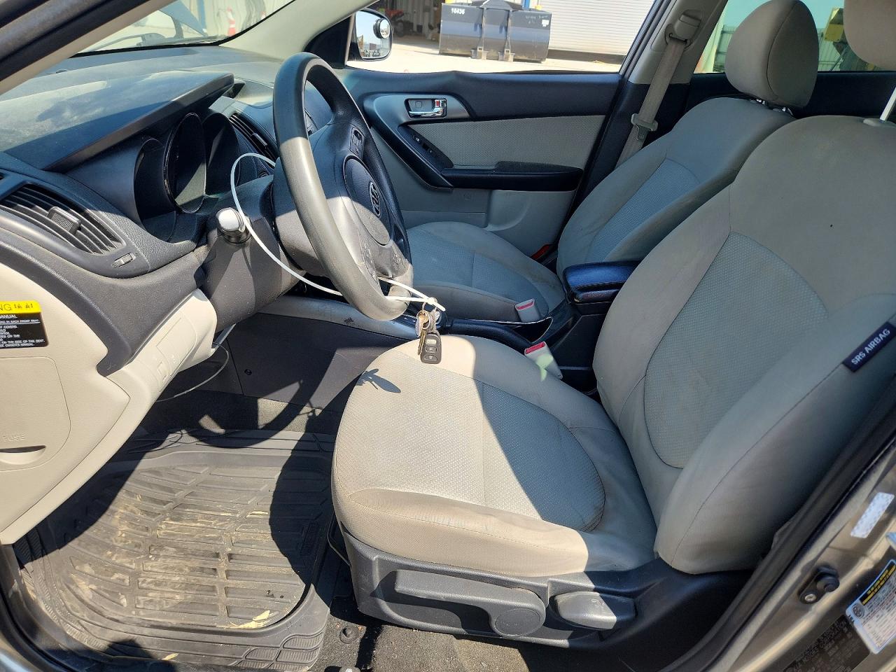 2013 Kia Forte Silver vin: KNAFU5A23D5656016
