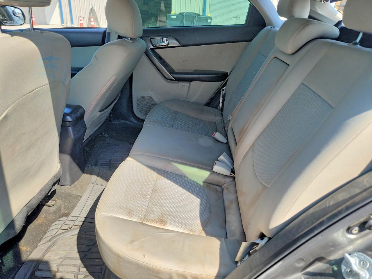 2013 Kia Forte Silver vin: KNAFU5A23D5656016