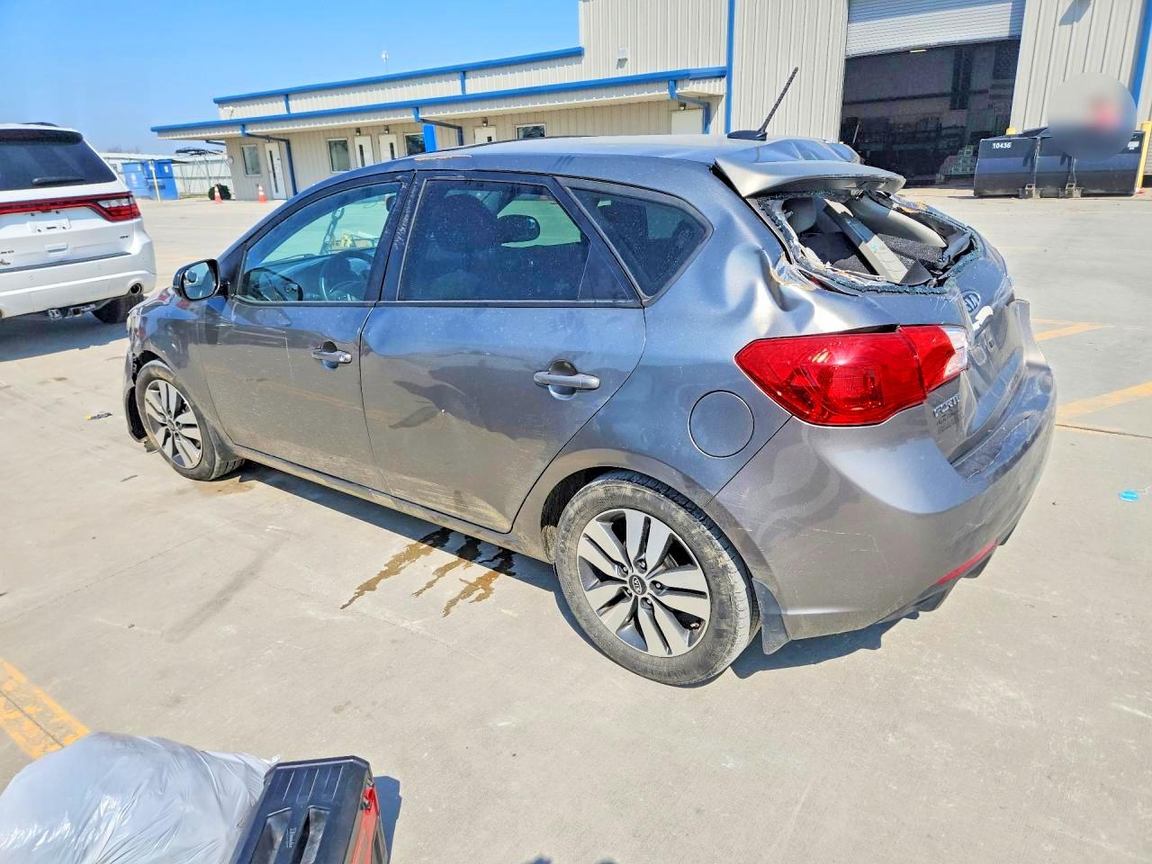 2013 Kia Forte Silver vin: KNAFU5A23D5656016
