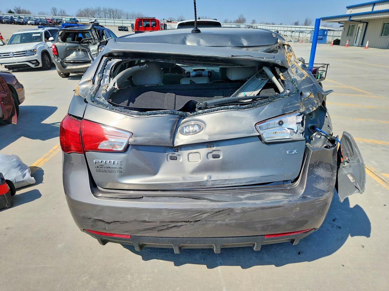 2013 Kia Forte Silver vin: KNAFU5A23D5656016