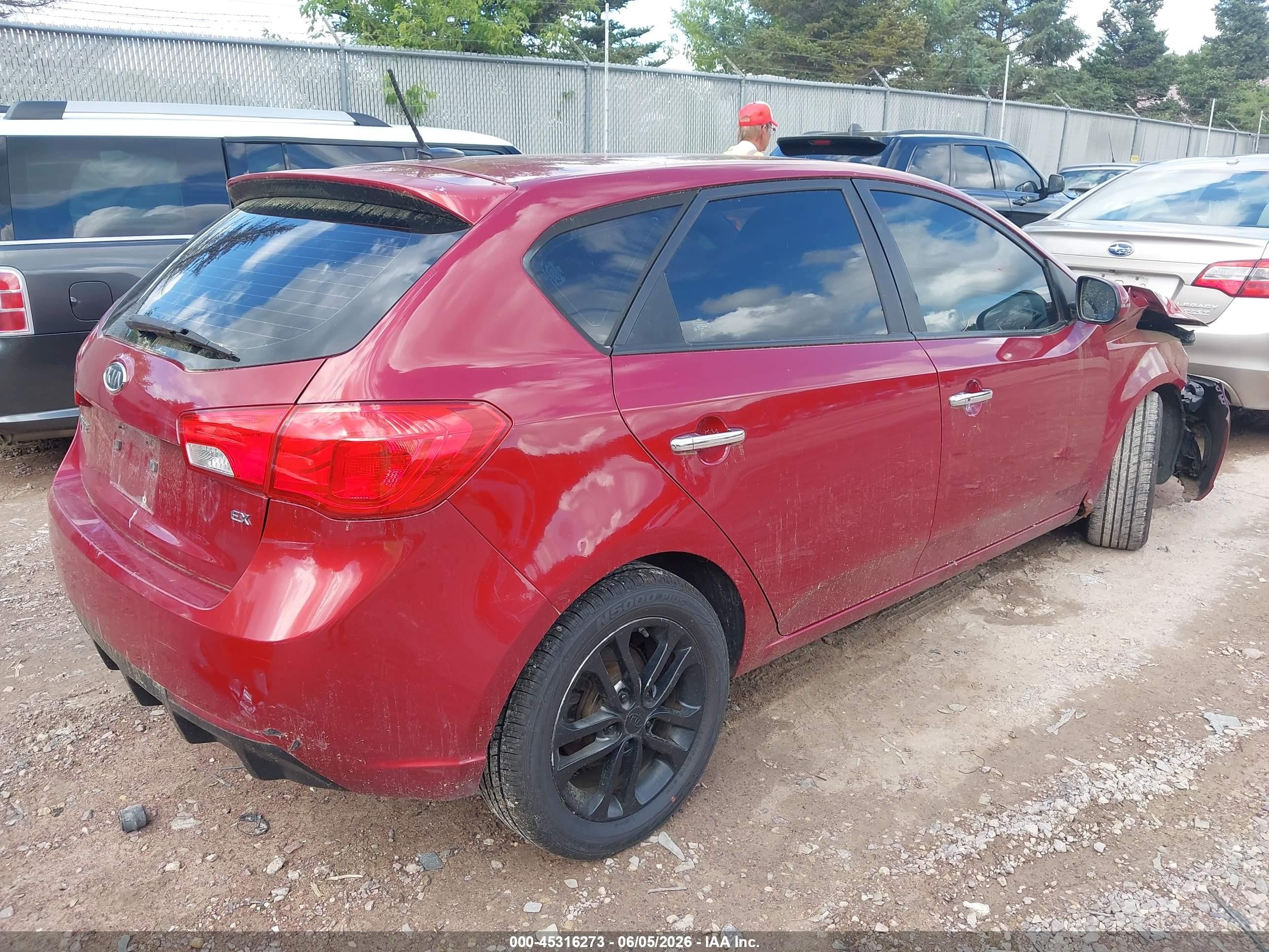 2011 Kia Forte Ex Red vin: KNAFU5A24B5324065