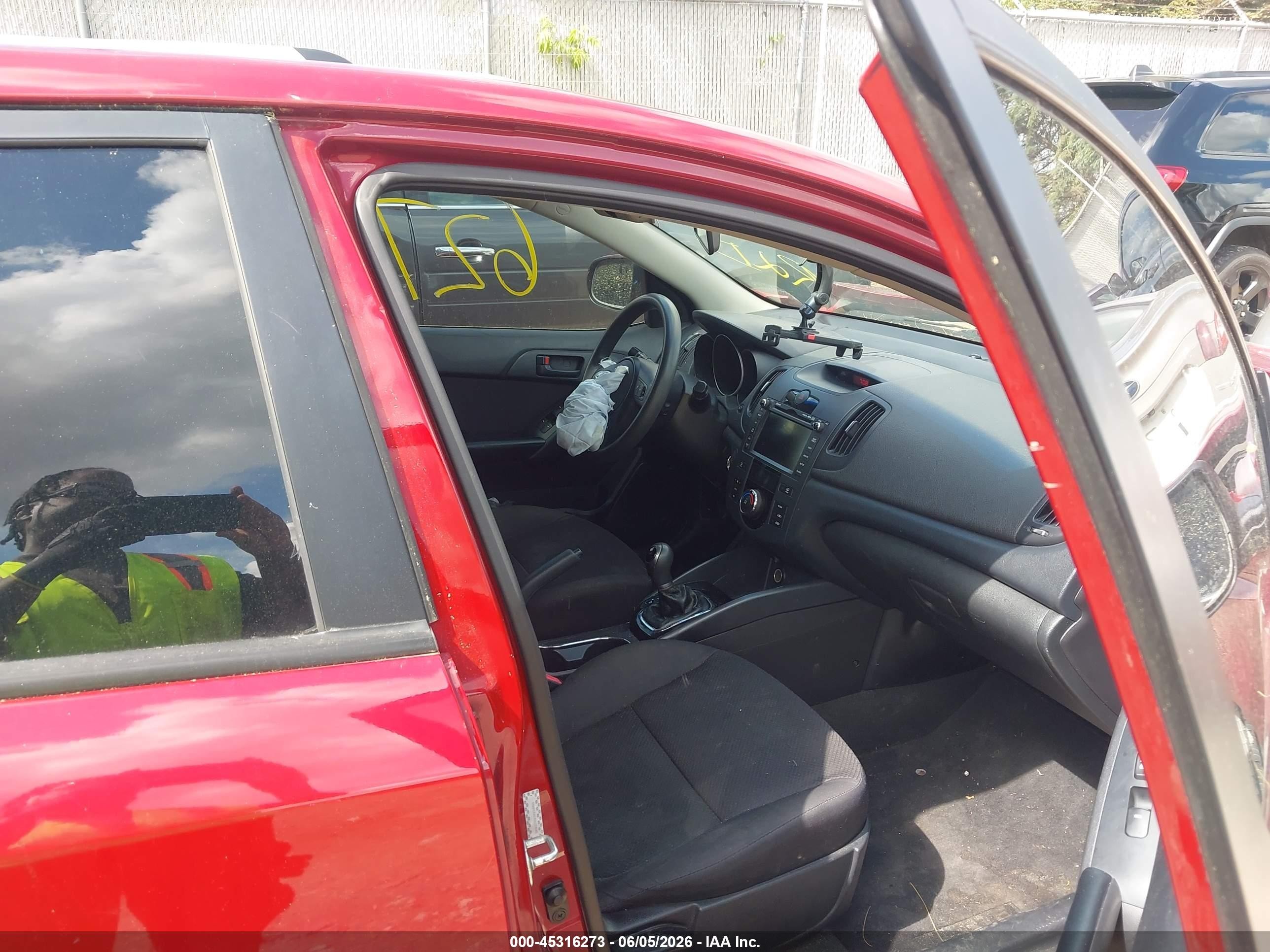 2011 Kia Forte Ex Red vin: KNAFU5A24B5324065