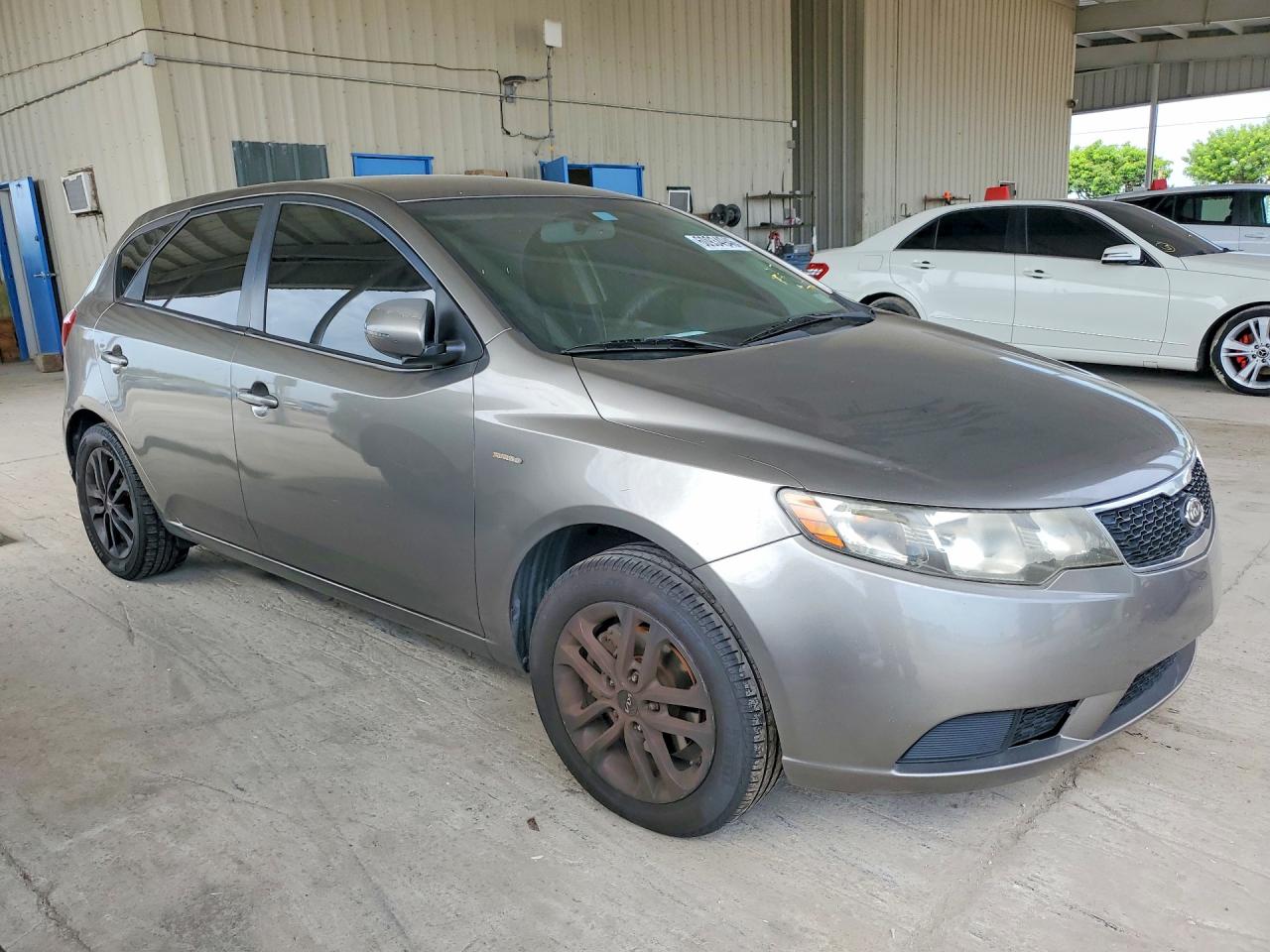 2011 Kia Forte5 Ex Charcoal vin: KNAFU5A25B5402241