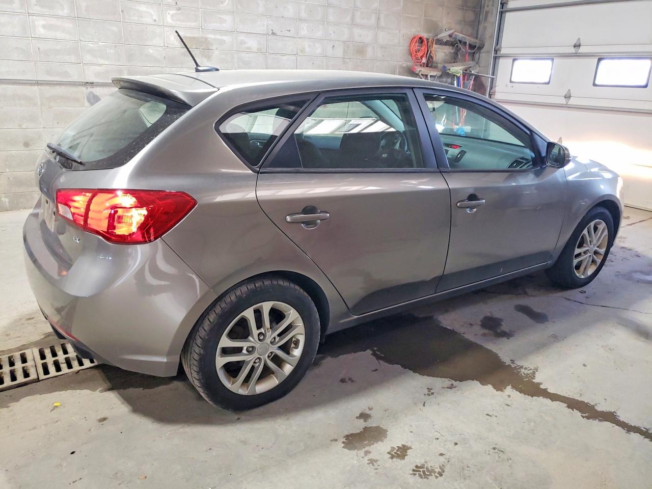 2011 Kia Forte5 Ex Серебряный vin: KNAFU5A26B5401504
