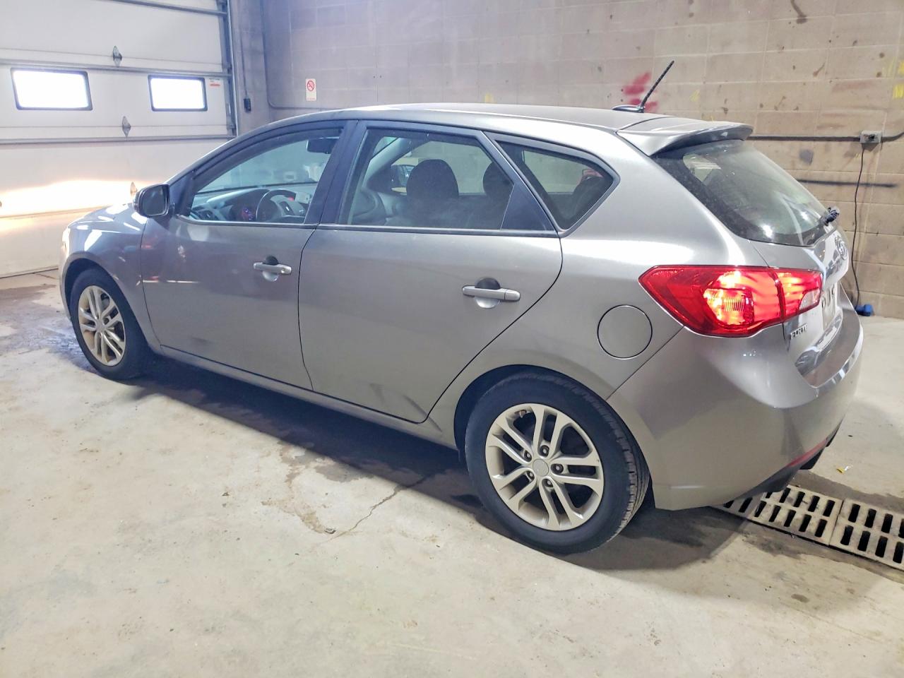 2011 Kia Forte5 Ex Серебряный vin: KNAFU5A26B5401504