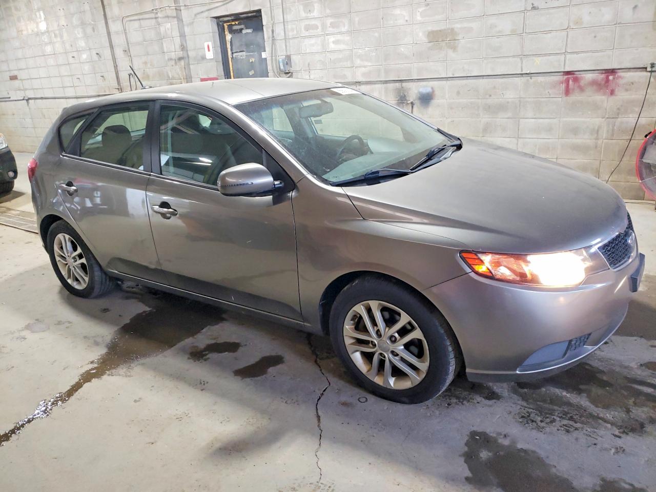 2011 Kia Forte5 Ex Серебряный vin: KNAFU5A26B5401504