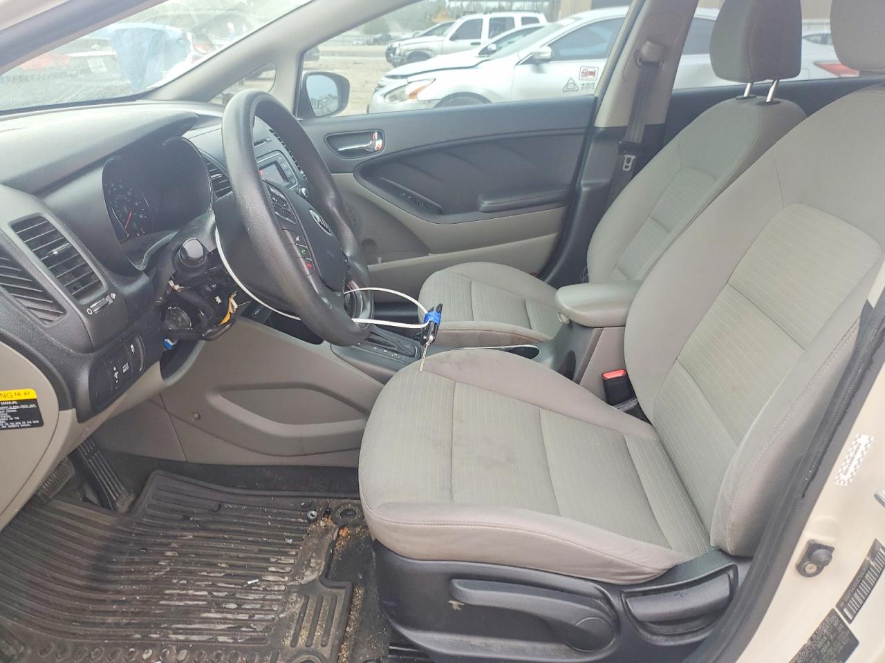 2014 Kia Forte Lx Cream vin: KNAFX4A60E5063610