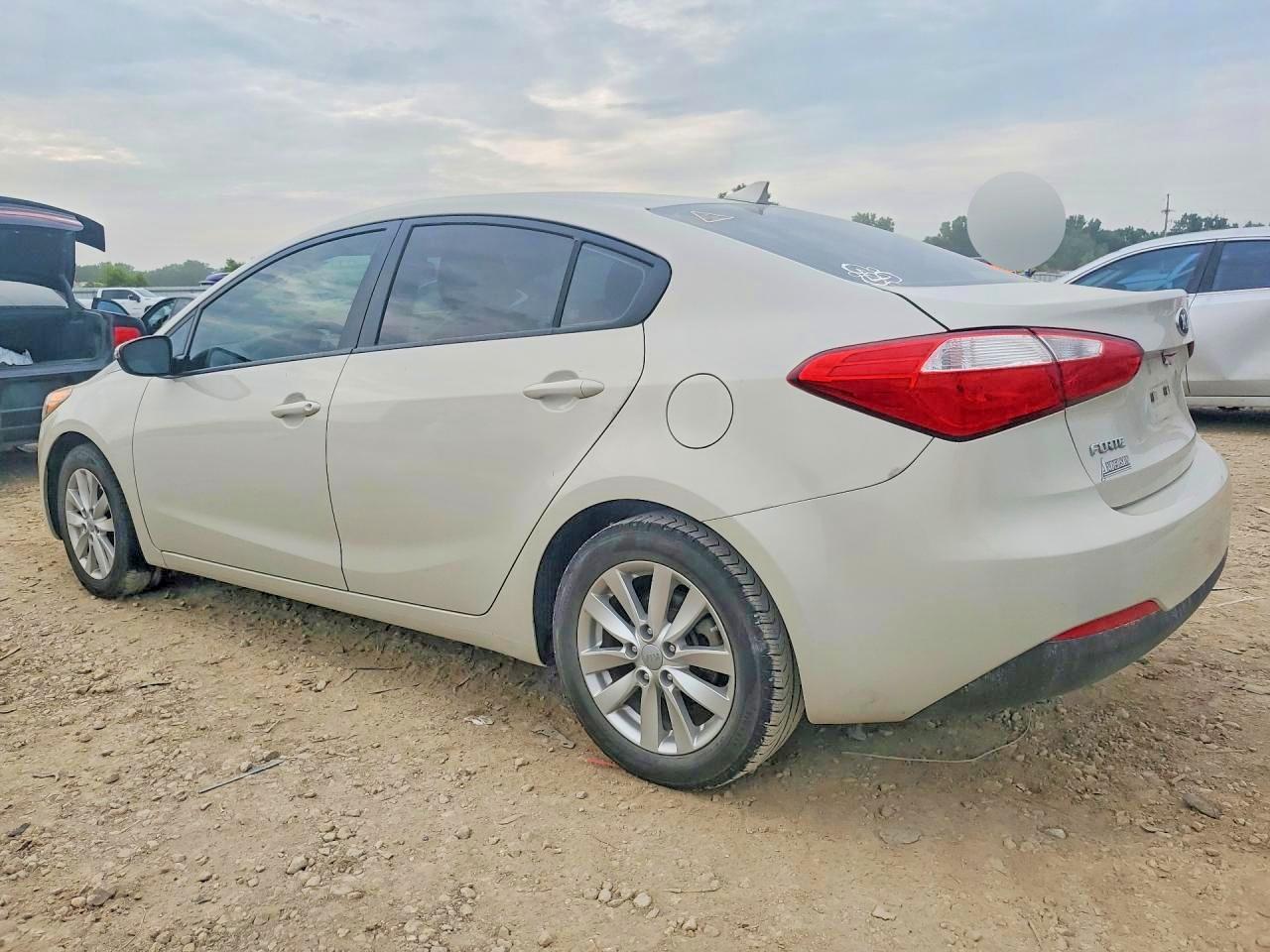 2014 Kia Forte Lx Cream vin: KNAFX4A60E5063610