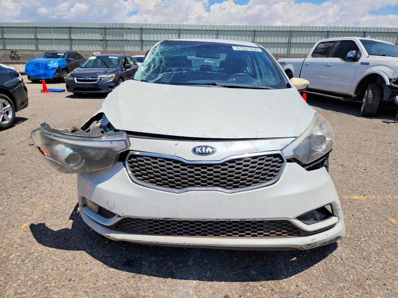 2014 Kia Forte White vin: KNAFX4A61E5228614