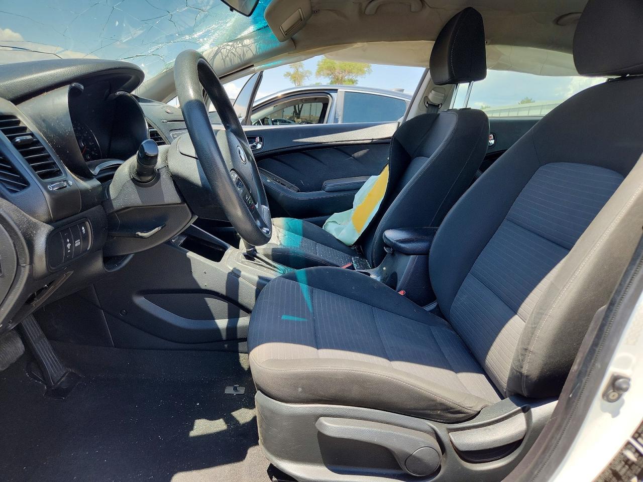 2014 Kia Forte White vin: KNAFX4A61E5228614