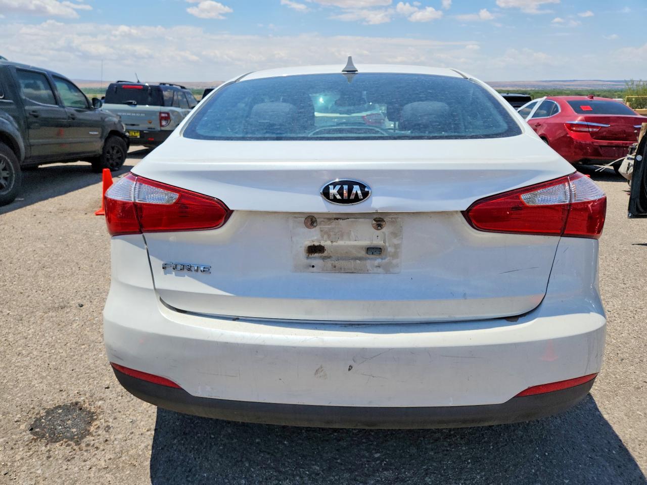2014 Kia Forte White vin: KNAFX4A61E5228614