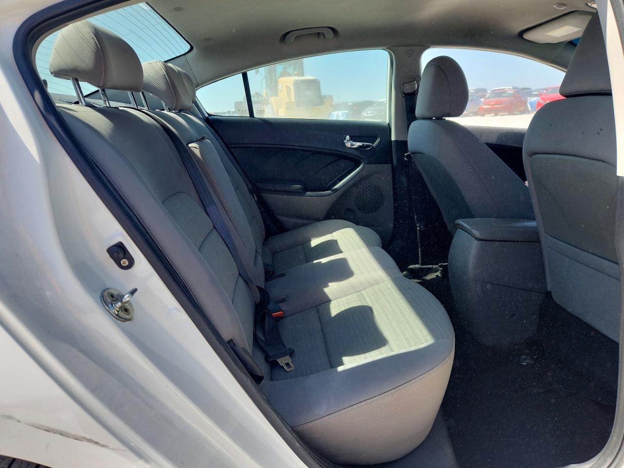 2015 Kia Forte Lx White vin: KNAFX4A63F5329140