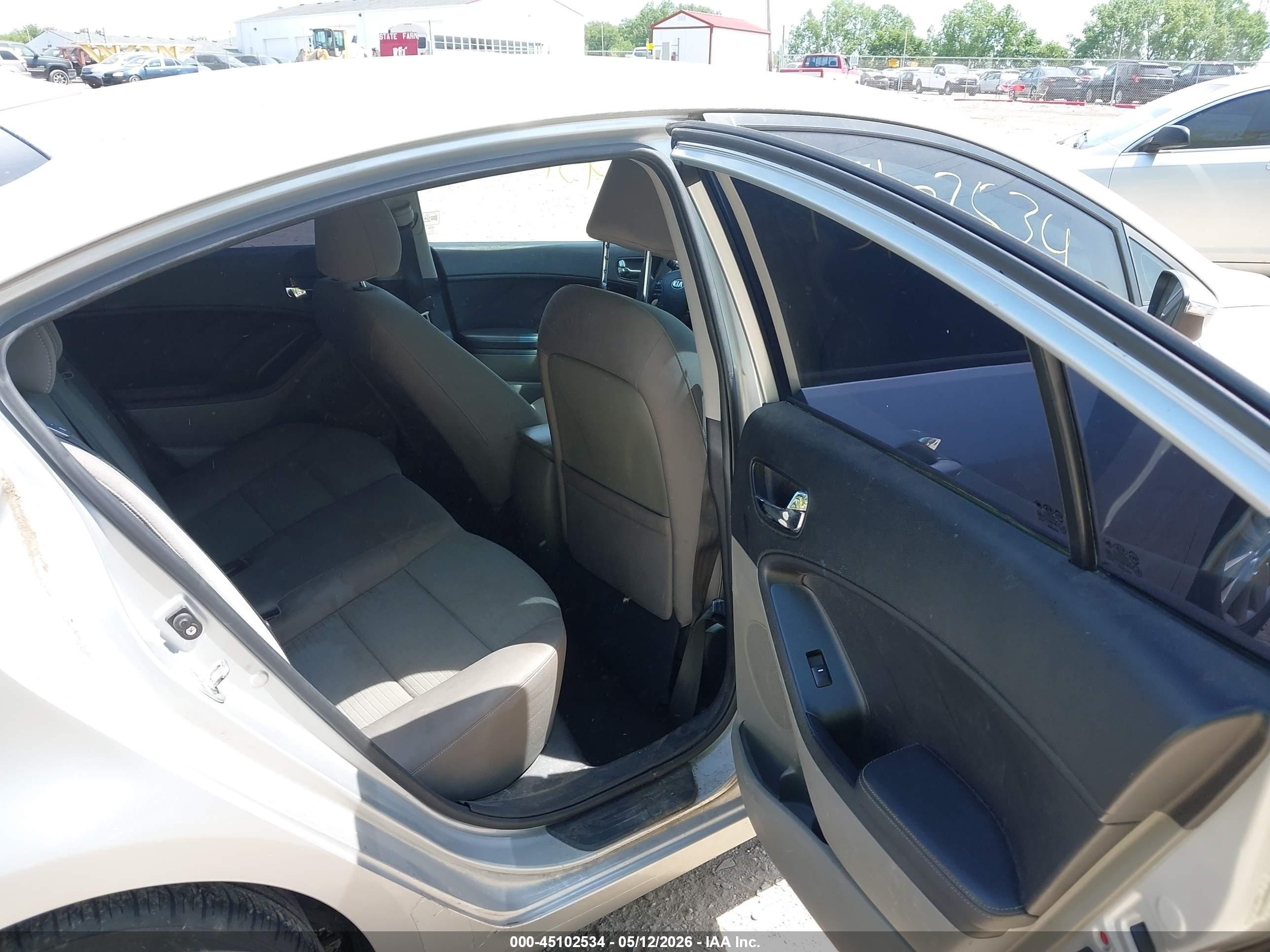 2014 Kia Forte Lx Серебряный vin: KNAFX4A65E5165047