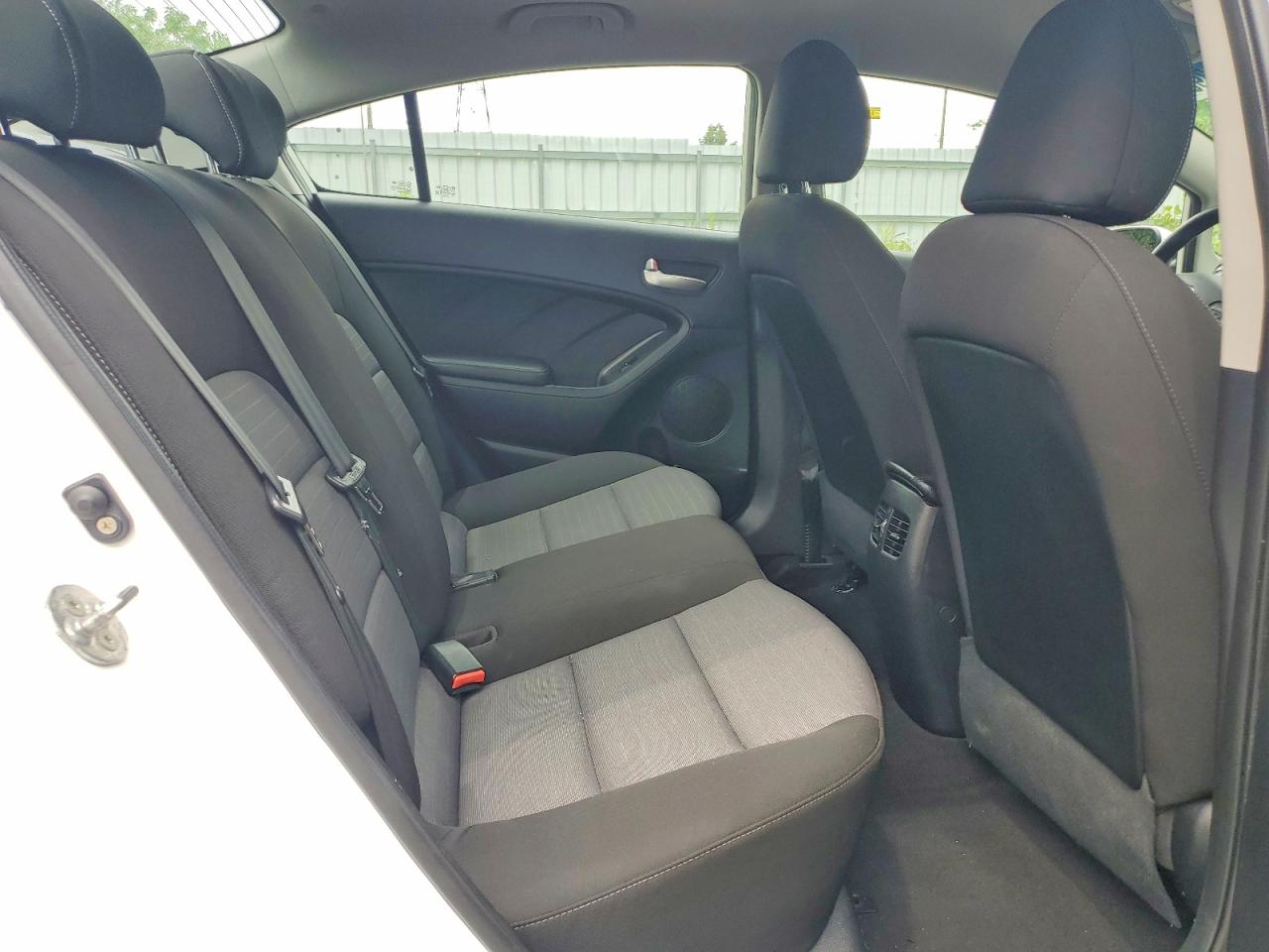 2015 Kia Forte Lx White vin: KNAFX4A65F5435752