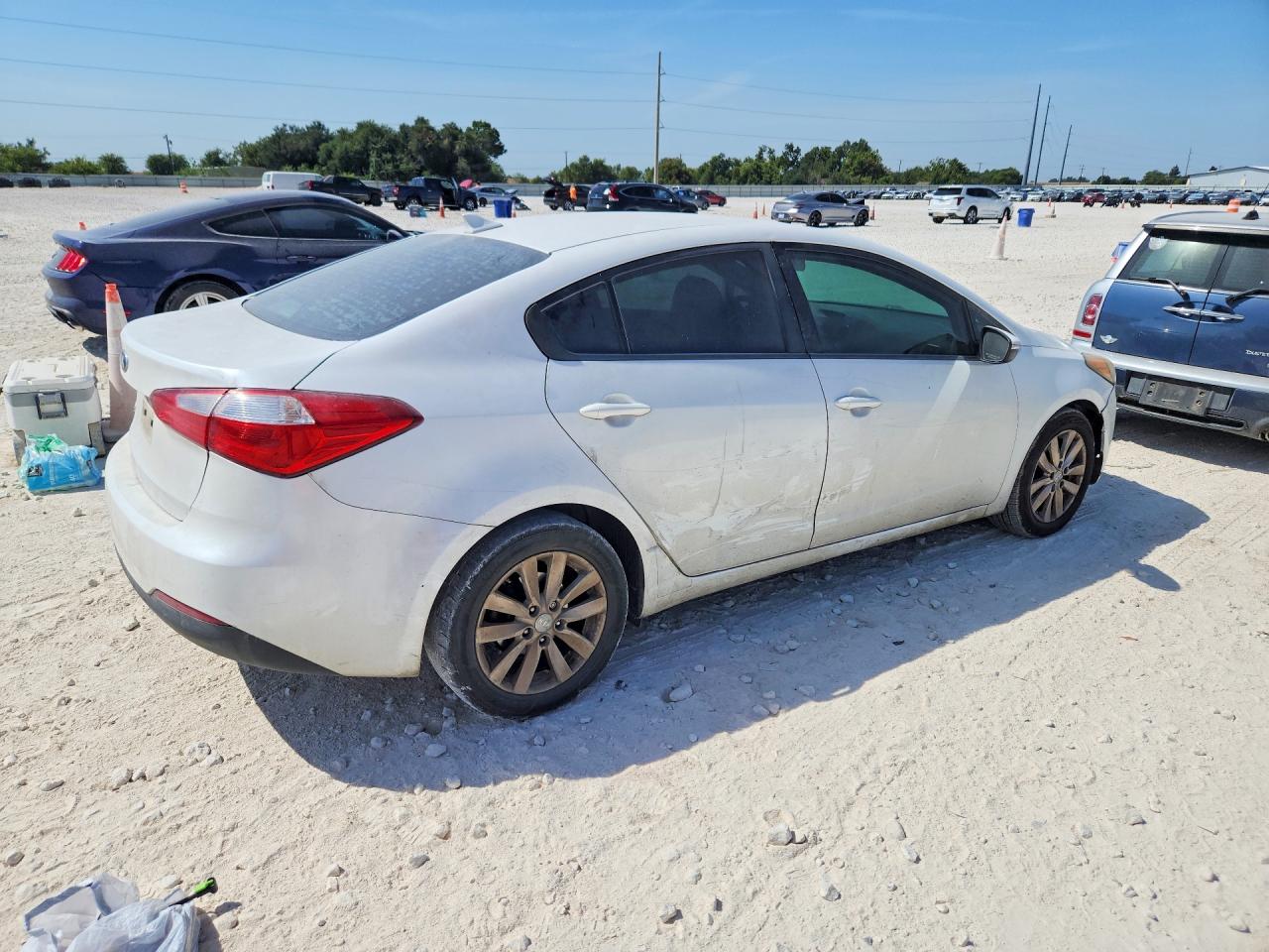 2014 Kia Forte Lx White vin: KNAFX4A66E5204096