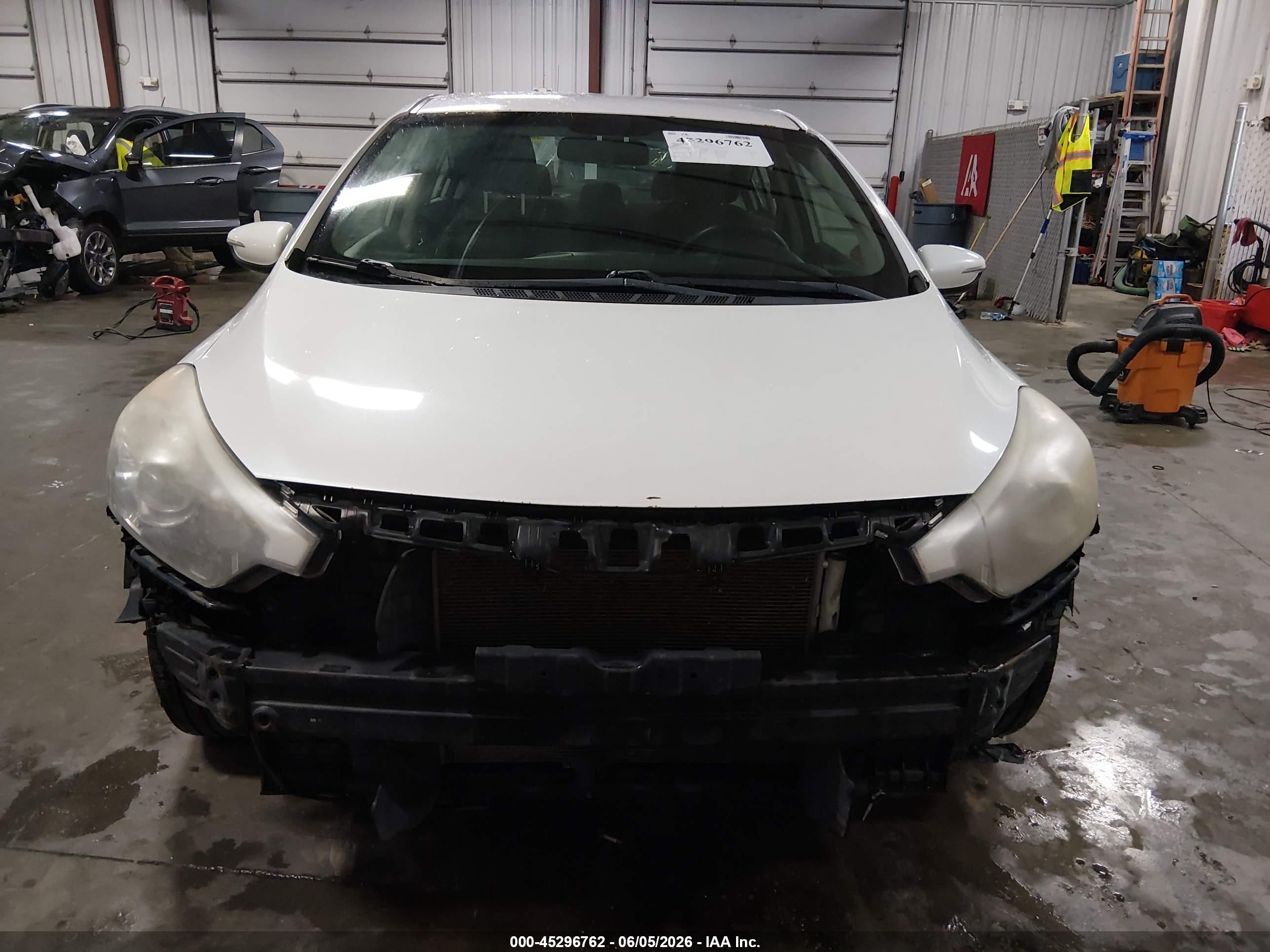 2015 Kia Forte Lx White vin: KNAFX4A66F5398646