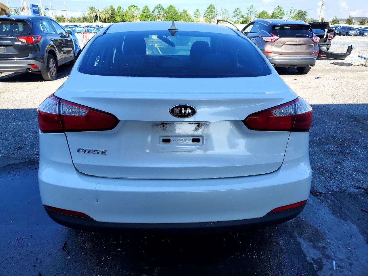 2015 Kia Forte Lx White vin: KNAFX4A67F5382813