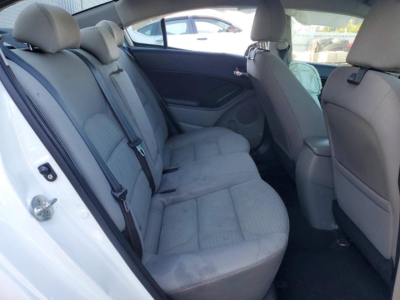 2015 Kia Forte Lx White vin: KNAFX4A67F5382813