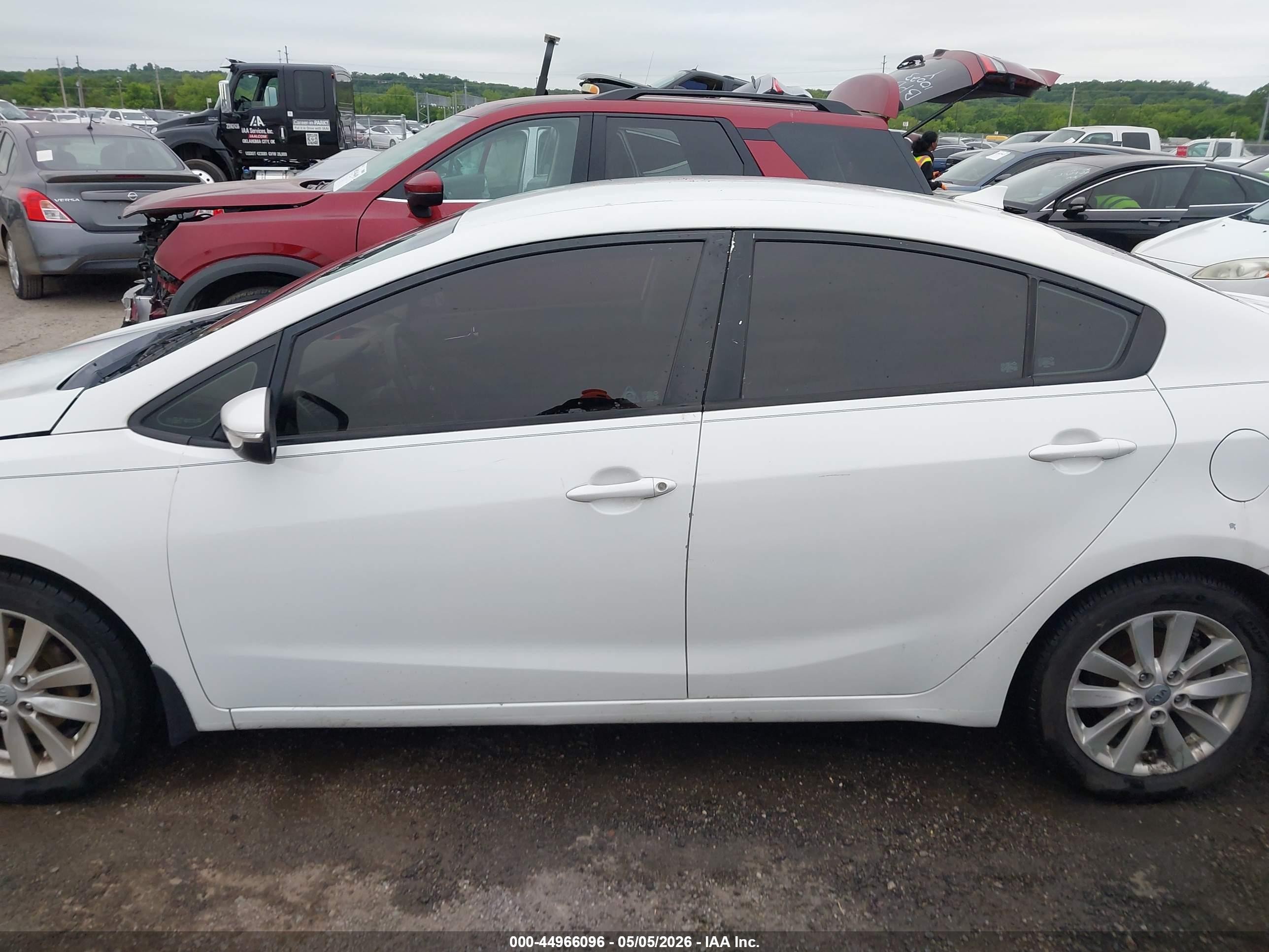 2014 Kia Forte Lx White vin: KNAFX4A68E5115646