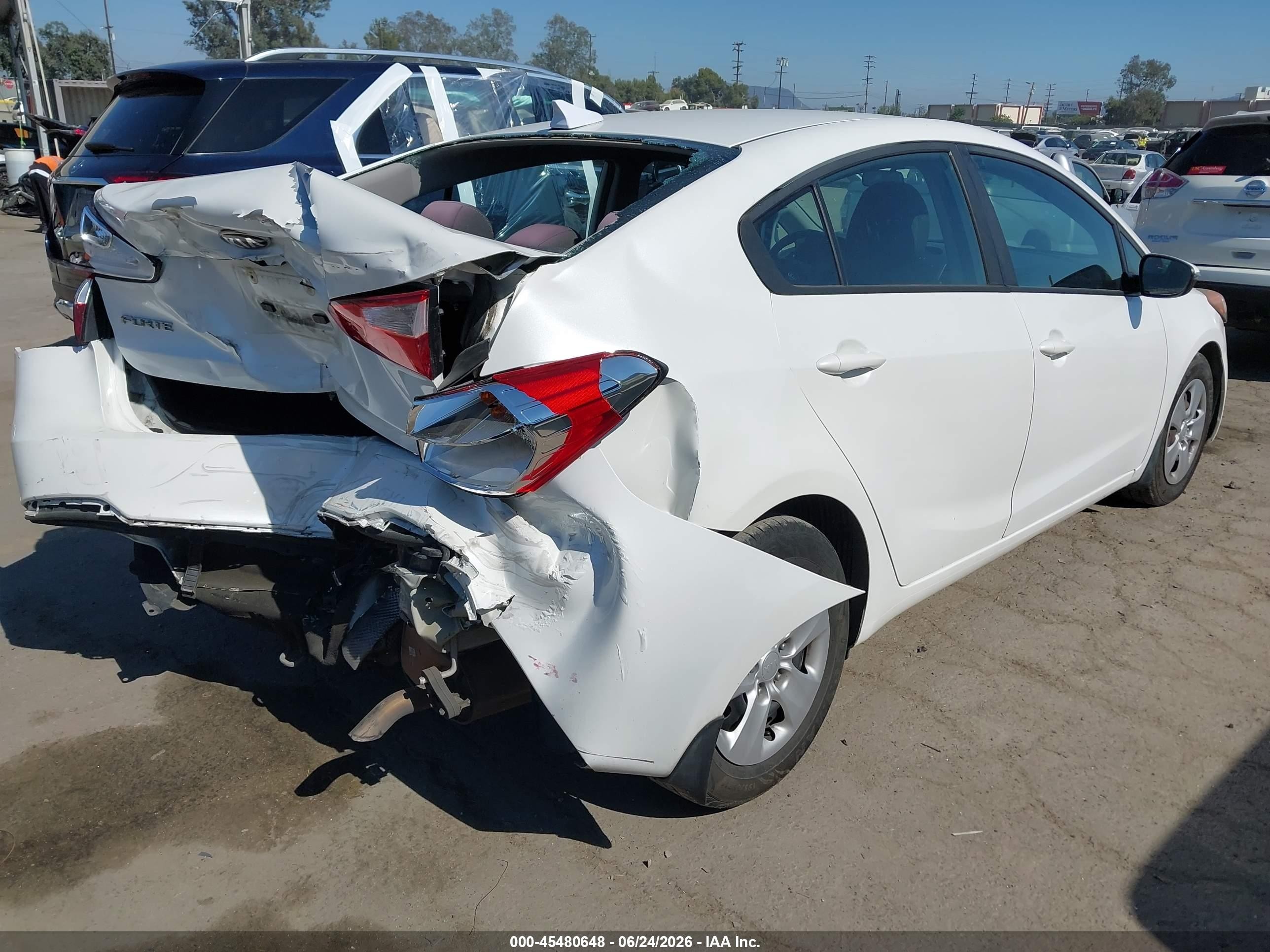 2015 Kia Forte Lx White vin: KNAFX4A68F5399894