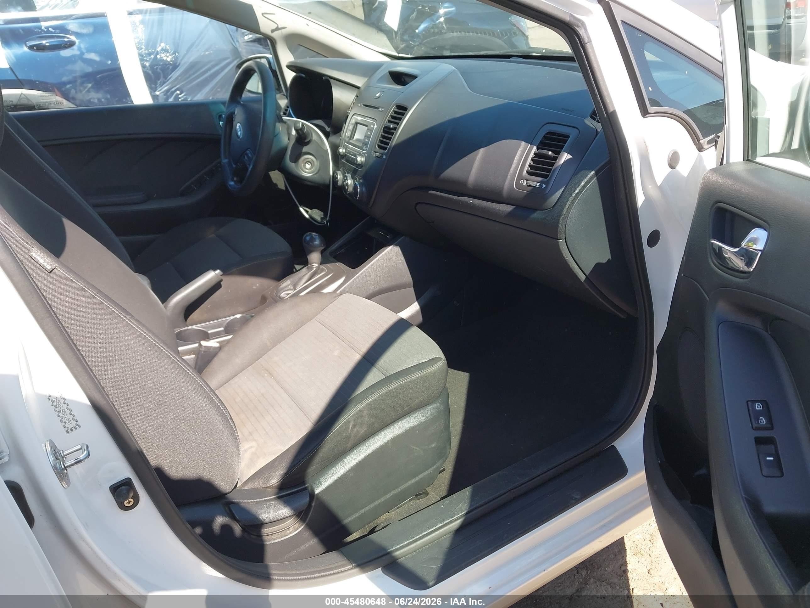 2015 Kia Forte Lx White vin: KNAFX4A68F5399894