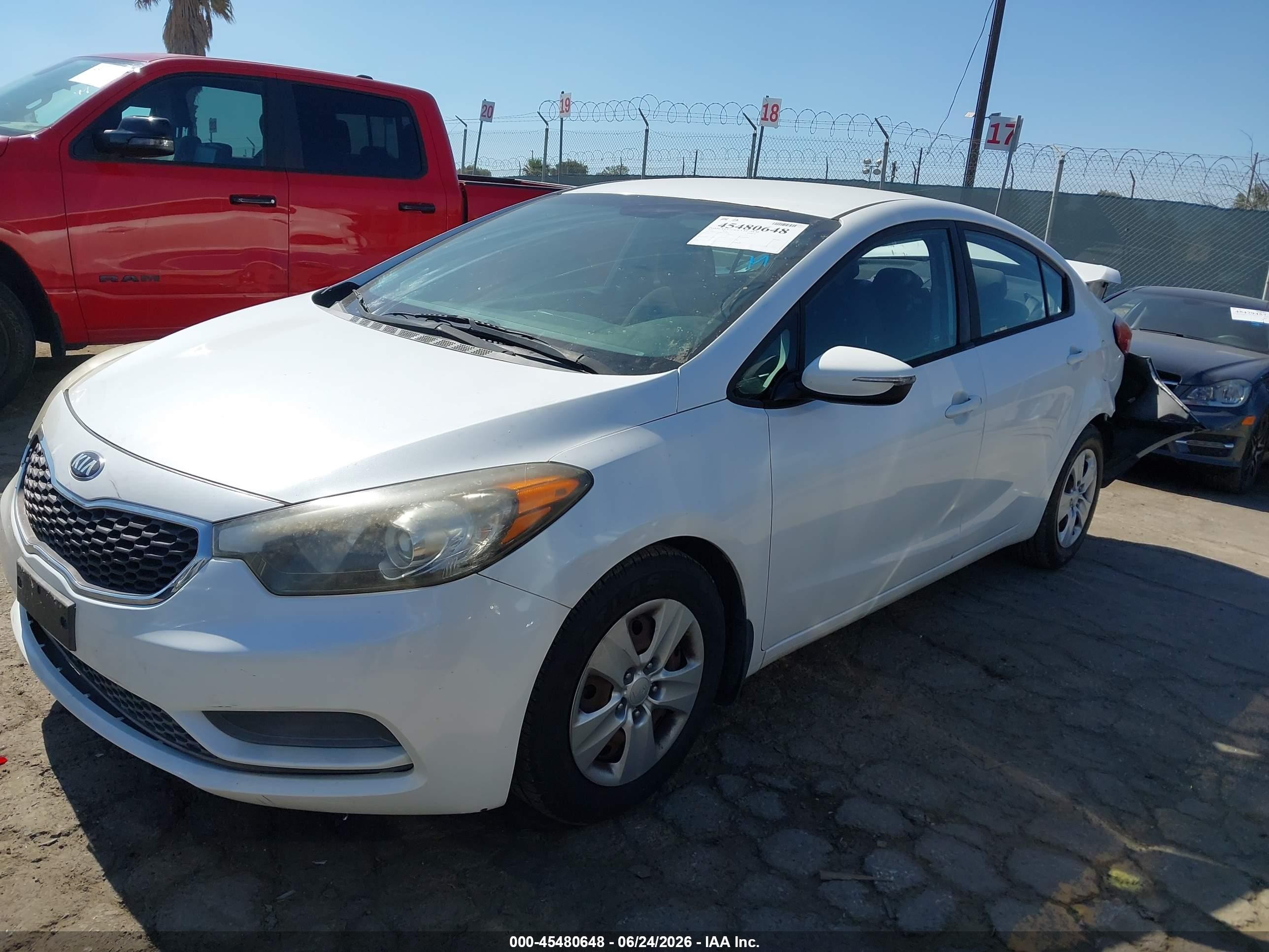 2015 Kia Forte Lx White vin: KNAFX4A68F5399894