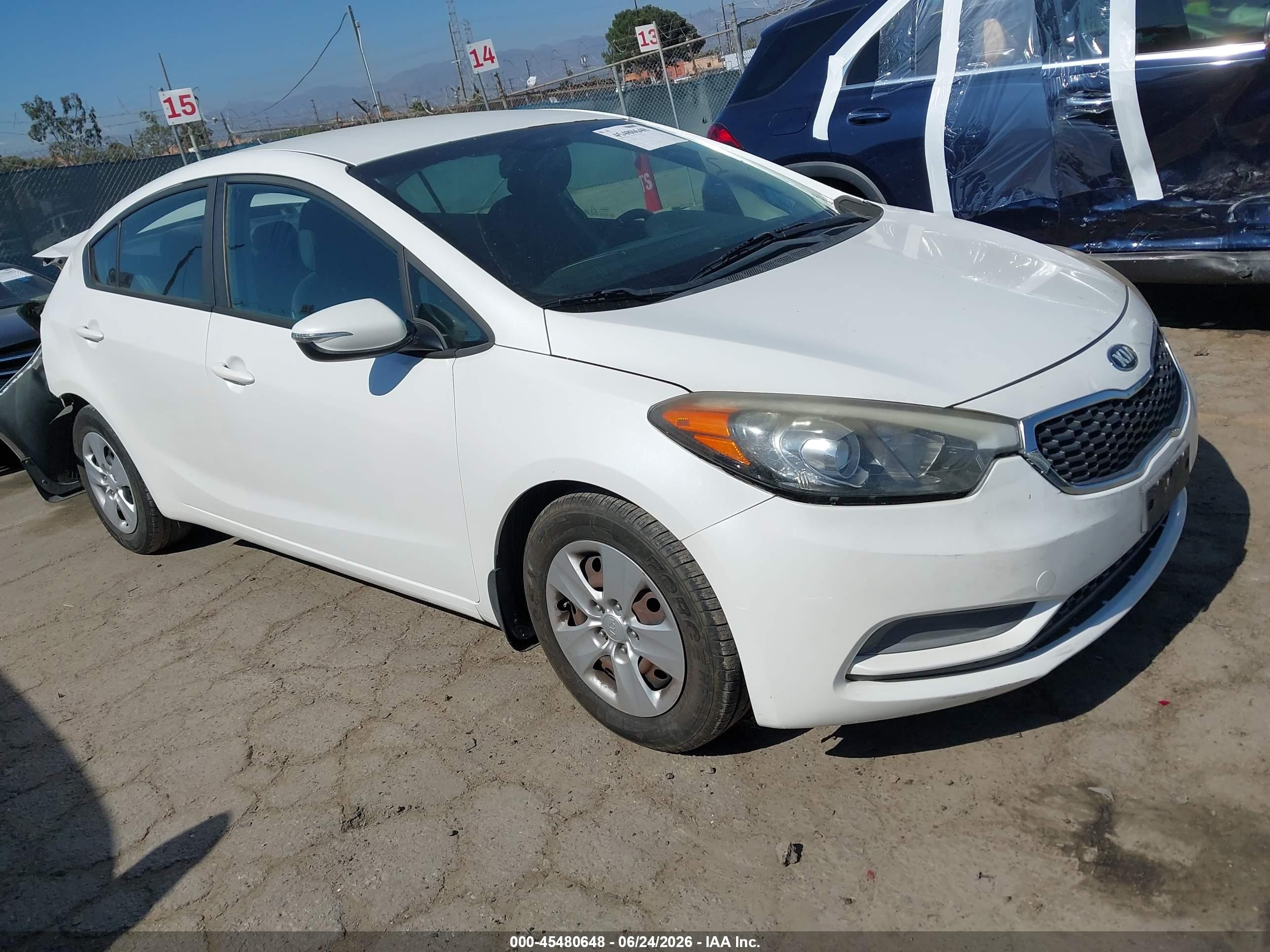 2015 Kia Forte Lx Белый vin: KNAFX4A68F5399894