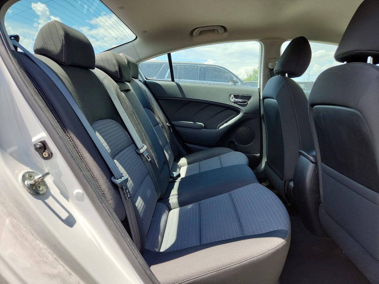 2015 Kia Forte Lx White vin: KNAFX4A6XF5371157