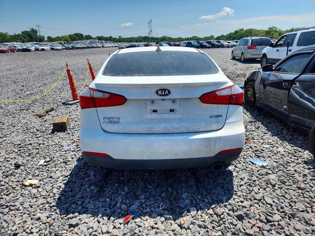 2014 Kia Forte White vin: KNAFX4A85E5115573