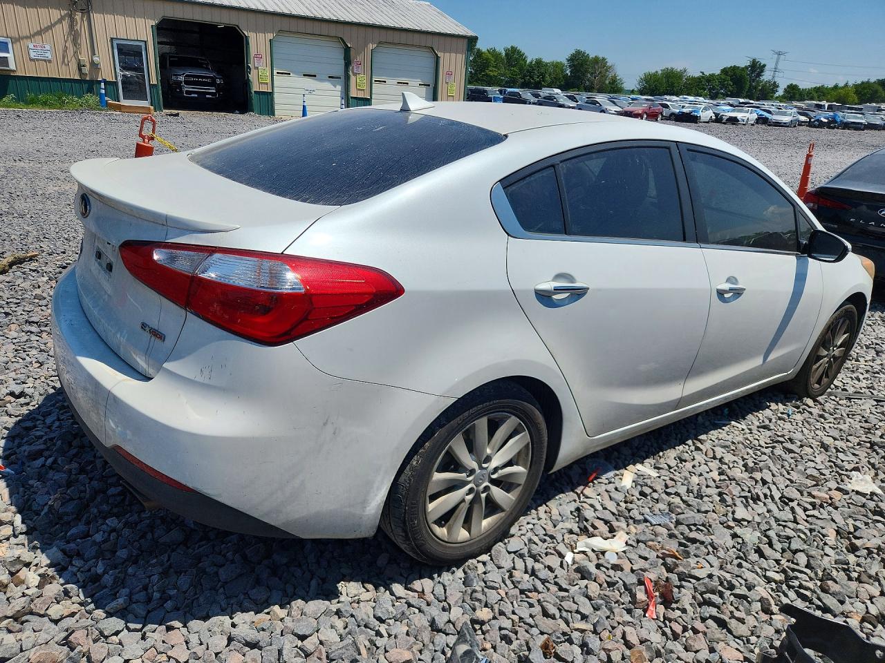 2014 Kia Forte White vin: KNAFX4A85E5115573