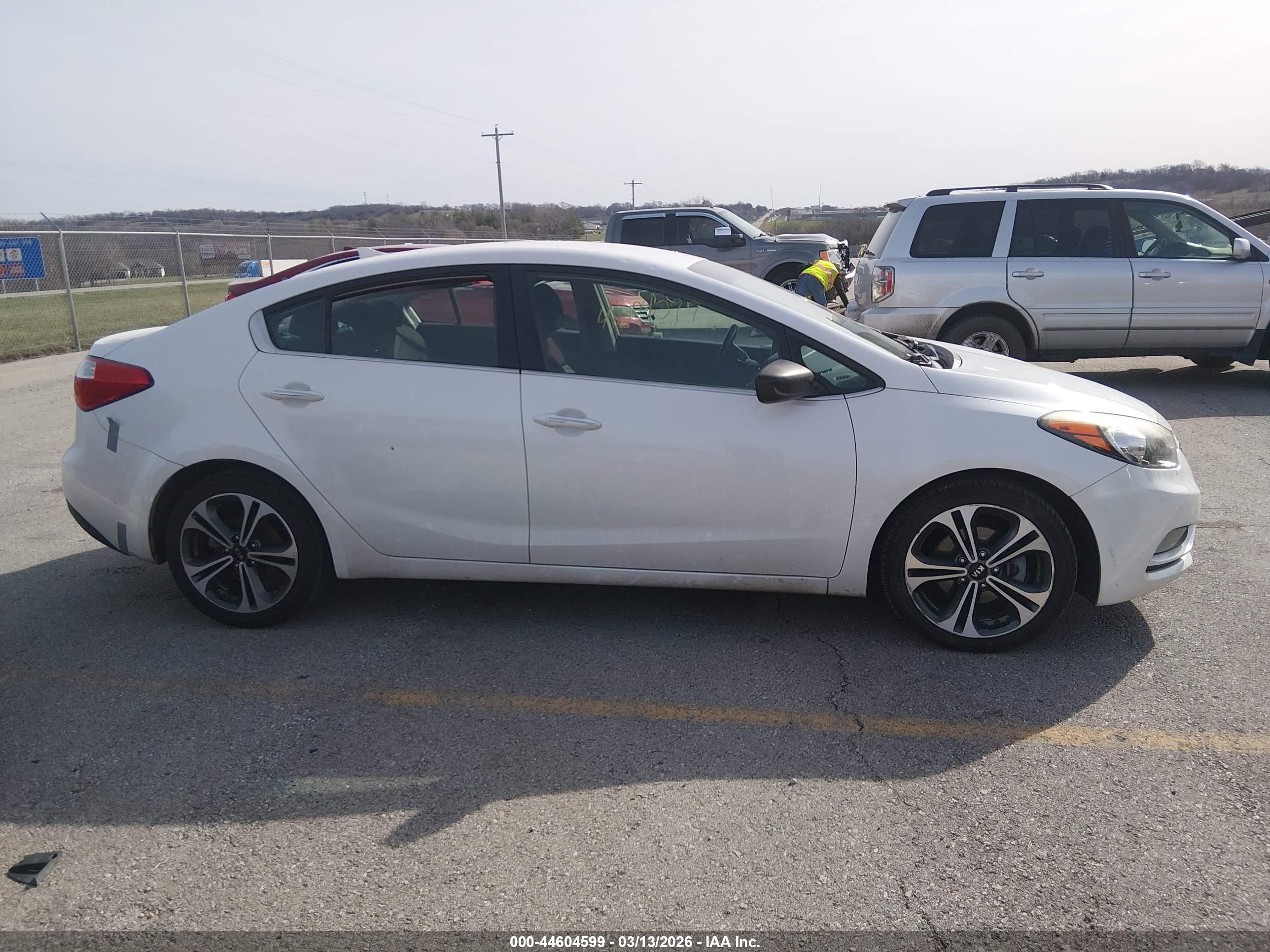 2016 Kia Forte Ex White vin: KNAFX4A87G5451468