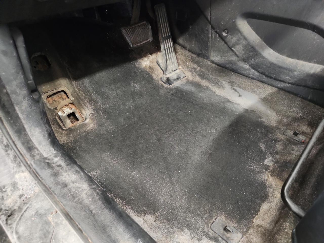 2014 Kia Forte Ex Черный vin: KNAFX4A88E5056664 Damage: Left Front Carpet, Stained, Permanent