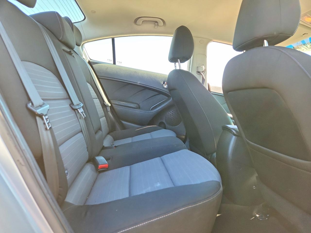 2015 Kia Forte Серебряный vin: KNAFX4A8XF5269651