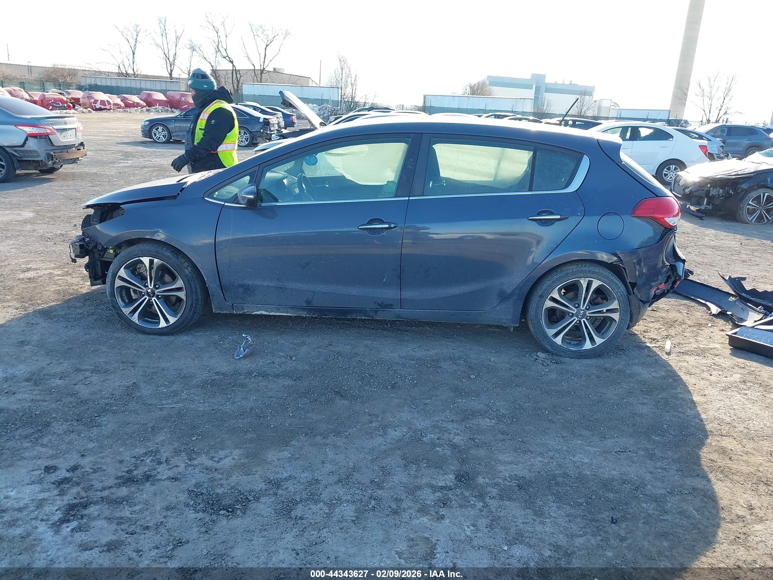2016 Kia Forte Ex Black vin: KNAFX5A86G5627075
