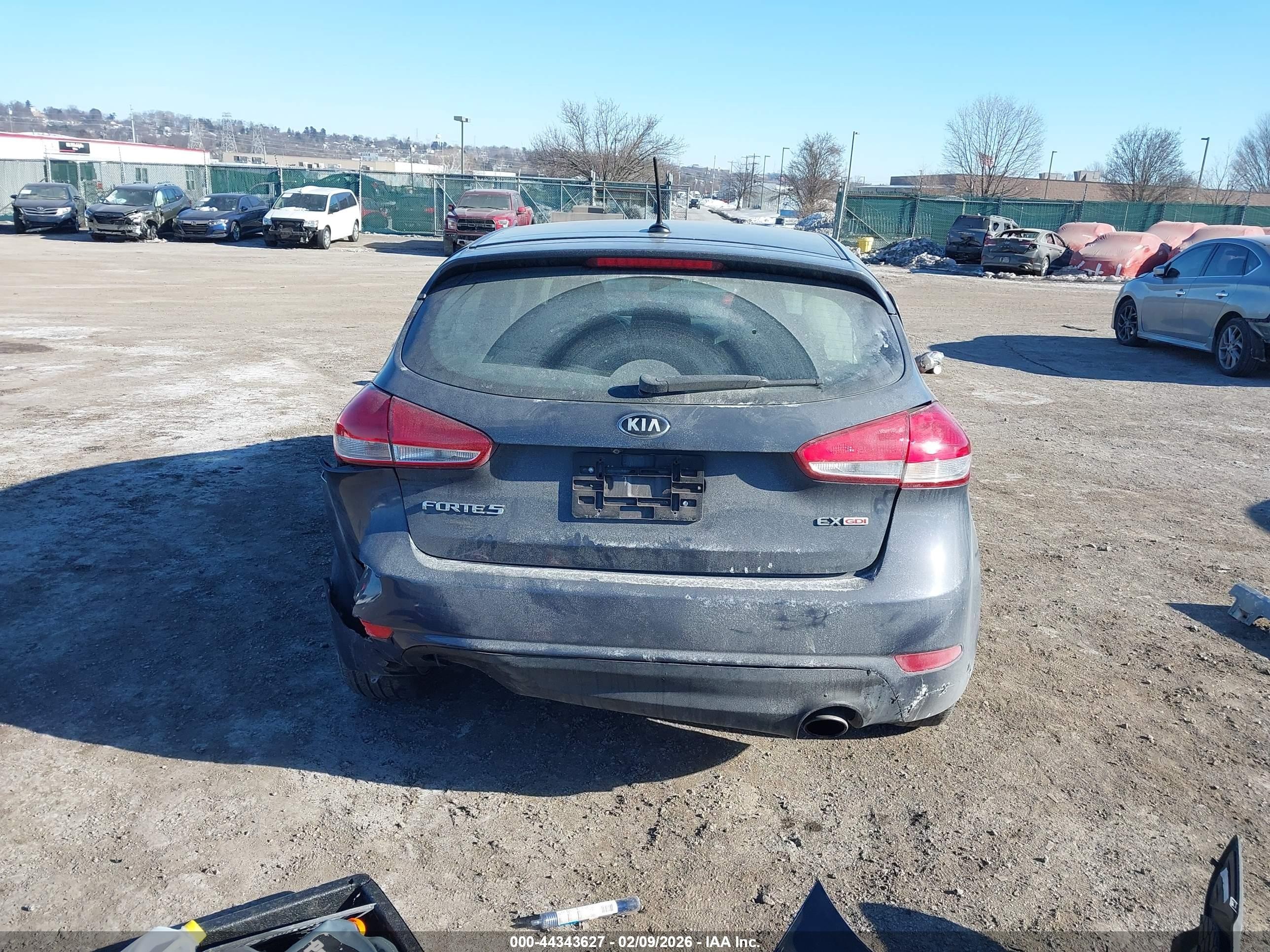 2016 Kia Forte Ex Black vin: KNAFX5A86G5627075